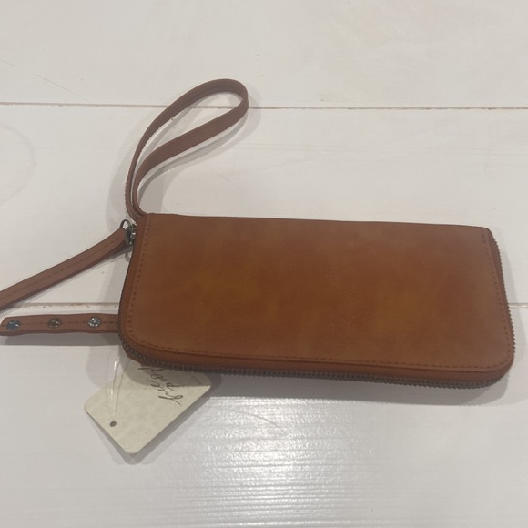 NWT Free People Vegan Leather Wallet/Wristlet - Picture 2 of 7